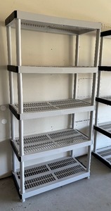 lot 116 image: Plastic Storage Shelf