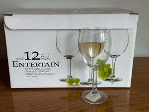 lot 90 image: Set of 12 White Wine Glasses - 11 oz