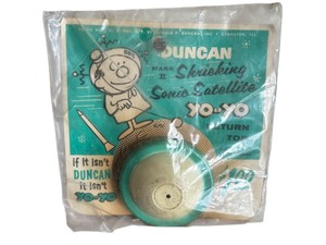 lot 94 image: Vintage Duncan Shrieking Sonic Satellite Yo-Yo with Original Packaging