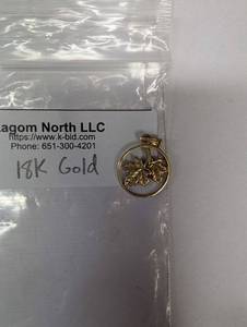 lot 4 image: 18K Gold Maple Leaf Pendant