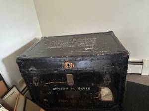 lot 17 image: Vintage Steamer Trunk with Locks