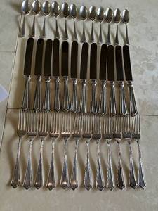 lot 18 image: 36-Piece Sterling Silver Flatware Set Over 29 Troy Oz Not Including Sterling Handles