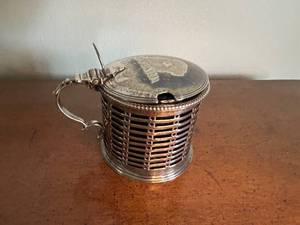 lot 21 image: Antique Silver Mustard Pot with Glass Insert - London 1777