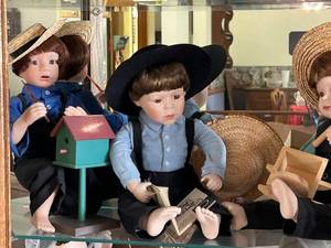 lot 24 image: Set of 3 P. Buckley Moss Amish Boy Dolls with Accessories Including Certificates of Authenticity