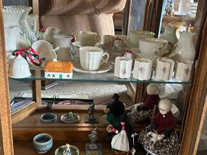 lot 26 image: Assortment of Fine Porcelain and Collectible Figurines