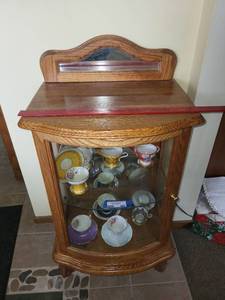 lot 30 image: Wooden Curio Cabinet with Display Tea Cups and Mirror Back