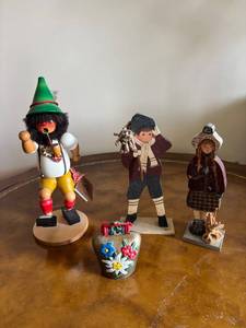 lot 41 image: Set of 4 German-Themed Decorative Figurines and Bell