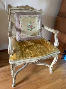 lot 43 image: Vintage Cream Accent Chair with Floral Embroidered Pillow