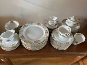 lot 45 image: Vintage Set of Noritaki Imperial China with Floral Design - Service for 12