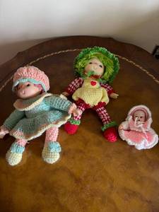 lot 47 image: Set of 3 Crochet Dolls with Vintage Designs