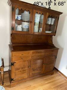 lot 57 image: Ethan Allen Early American Solid Maple and Birch Hutch