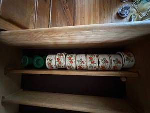 lot 61 image: Set of 6 Avon Ceramic Napkin Rings with Strawberry Design