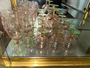 lot 66 image: Set of 16 Vintage Pink and Green Uranium Glass Stemware