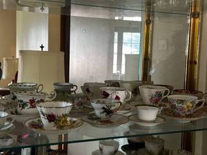 lot 70 image: Vintage Collection of Porcelain Tea Cups and Saucers - Set of 10