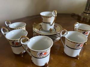 lot 74 image: Vintage Set of 6 Porcelain Espresso Cups and Saucers with Gold Trim
