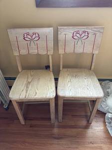 lot 101 image: Set of 2 Vintage Wooden Dining Chairs with Flower Carving