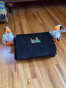 lot 108 image: Set of 2 Fortune Bay Penguin Plush Toys and Black Embroidered Blanket