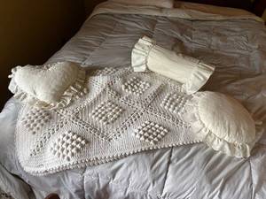 lot 111 image: Handcrafted Crochet Bedspread with Set of 3 Decorative Cushions