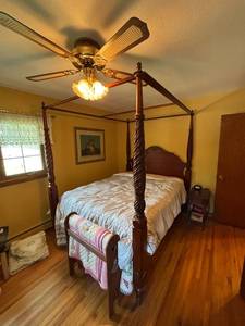 lot 118 image: Ethan Allen Four-Poster Queen Bed Frame with Headboard
