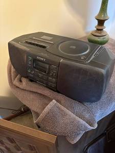 lot 126 image: Sony CFD-S33 CD Radio Cassette-Corder with Mega Bass