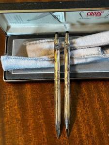 lot 131 image: Cross Pen and Pencil Set with Minnesota State Seal