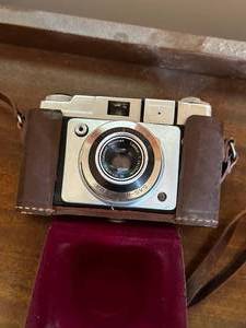 lot 136 image: Vintage Agfa Silette Camera with Brown Leather Case