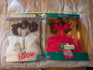 lot 183 image: Special Edition Happy Holidays Barbie Dolls in Original Packaging