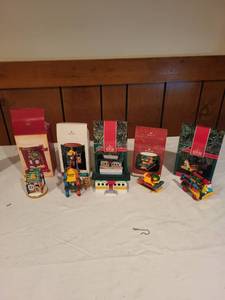 lot 209 image: Collection of 5 Hallmark Keepsake Ornaments with Crayola Designs