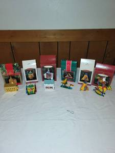 lot 211 image: Collection of 7 Hallmark Keepsake Ornaments - Magic Light and Collectors Series