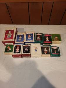 lot 212 image: Set of 13 Hallmark Keepsake Angels and Figurines Ornaments