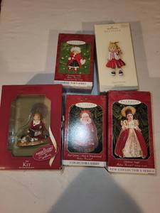 lot 215 image: Collection of 5 Hallmark Keepsake Christmas Ornaments