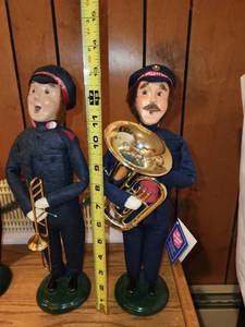 Set of 5 Byers Choice Ltd. Carolers with Musical Instruments and Fence