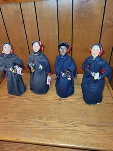 lot 230 image: Set of 4 Byers Choice Carolers from 1994