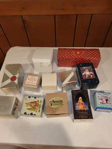 lot 236 image: Assorted Collection of Holiday Figurines and Decorations