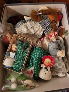 lot 239 image: Variety of Vintage and Modern Christmas Decorations