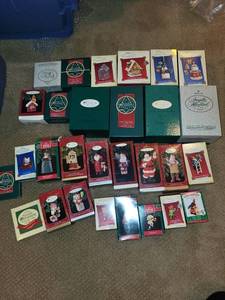 lot 245 image: Collection of Hallmark Keepsake Christmas Ornaments