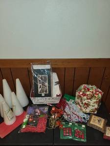 lot 252 image: Christmas Decoration Collection with Ornaments and Accessories
