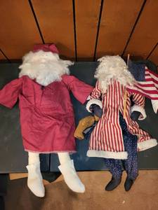lot 255 image: Pair of Holiday Santa Dolls in Patriotic and Traditional Attire
