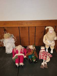 lot 257 image: Collection of 5 Holiday Figurines including Santa Claus and Angel