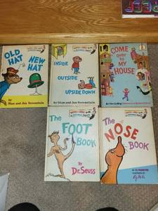 lot 288 image: Collection of 5 Classic Childrens Books Featuring Dr. Seuss