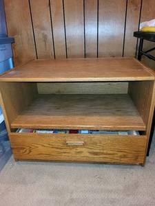 lot 297 image: Solid Oak 2-Tier TV Stand with Storage Drawer