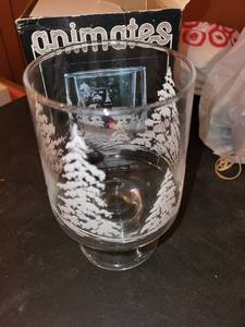 lot 299 image: Vintage 1979 Animates Christmas Glass Set with Winter Scenes