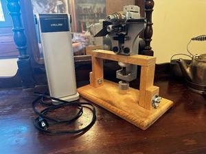 lot 336 image: Ott-Lite Folding Desk Lamp and Townsend Industries Engraving Machine