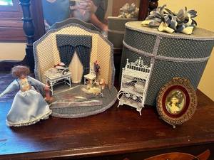 lot 342 image: Vintage Miniature Dollhouse Furniture Set with Accessories