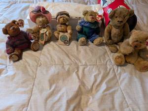 lot 356 image: Collection of 6 Collectible Bear Plush Toys