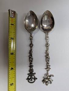 lot 389 image: Set of 2 Ornate European Silver Spoons - 80% Silver Tested