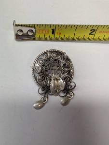 lot 395 image: Vintage Filigree Brooch with Dangle Details