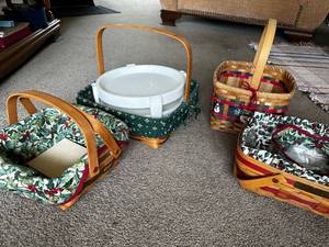 lot 402 image: Collection of 5 Longaberger Baskets with Fabric Liners