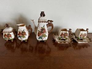 lot 409 image: Antique Porcelain Tea Set with Hand-Painted Floral Design - 7 Pieces