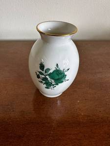 lot 413 image: Vienna Augarten Porcelain Vase with Green Floral Design